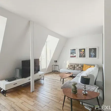 Spacious Modern T2 In The 13th District *