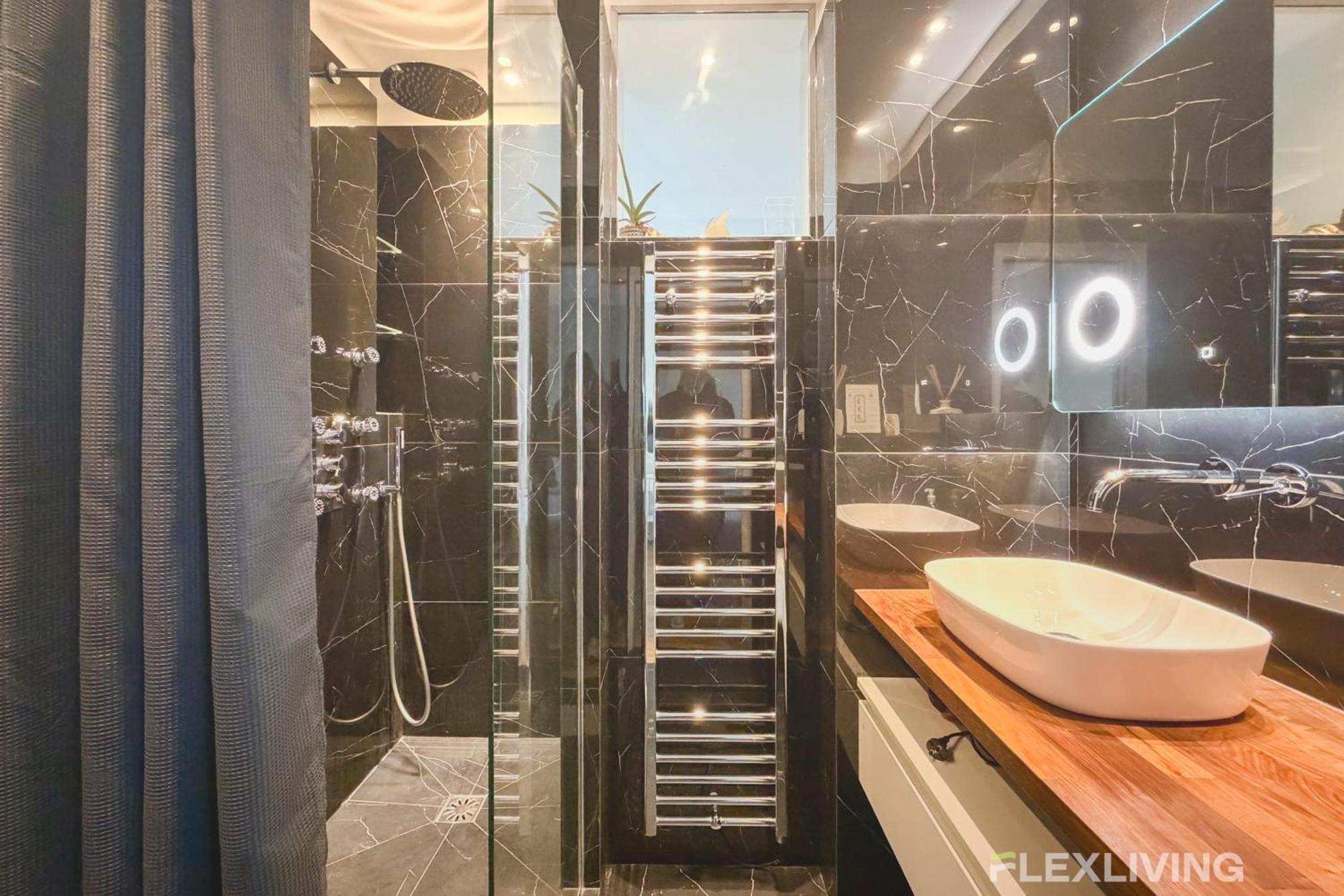 Spacious Modern T2 In The 13th District *